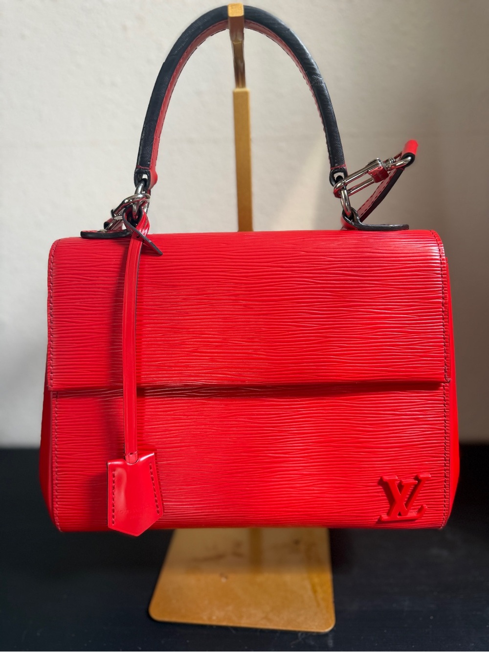 Louis Vuitton Red Top-Handle Shoulder/Crossbody with Black Trim - Picture 13 of 14
